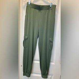Lisa Rinna - cargo style jogger pants.